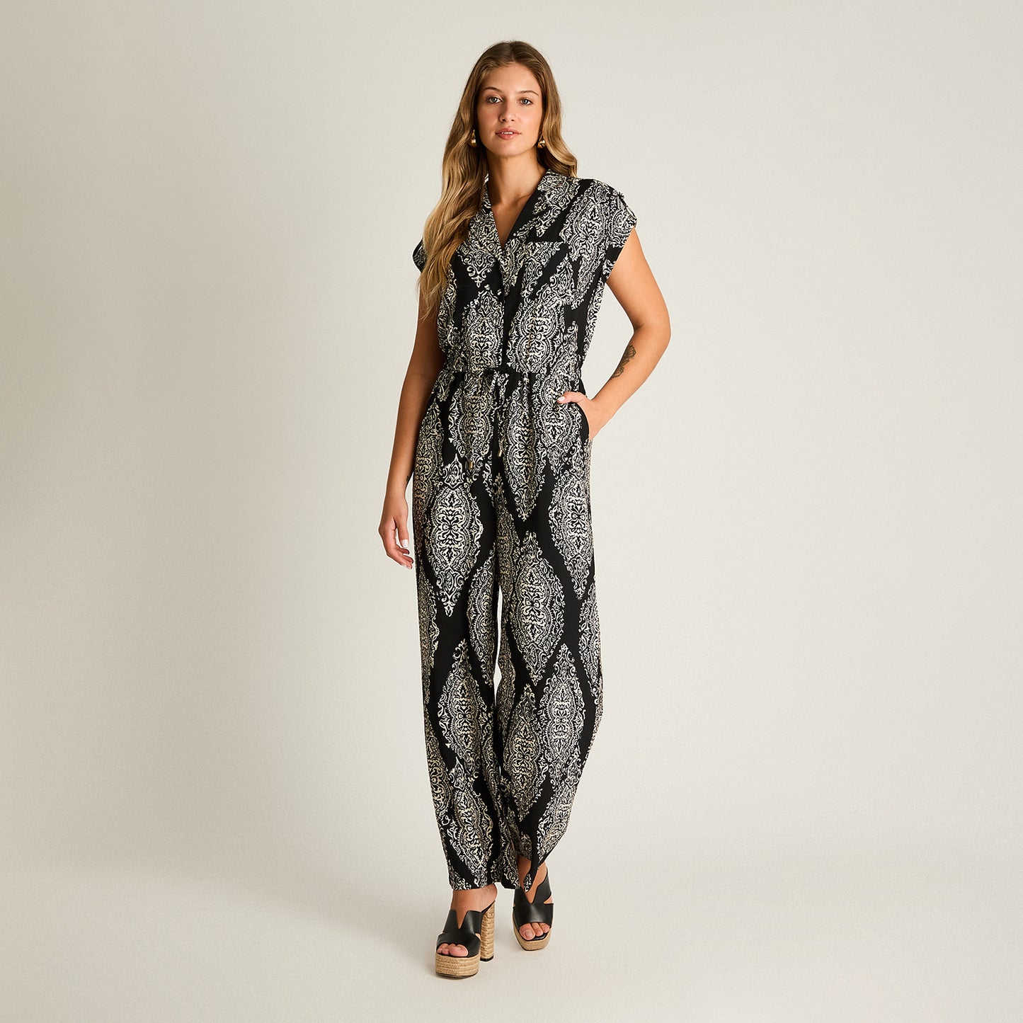 Enterito Negro Wide leg No Elasticado Calce Normal