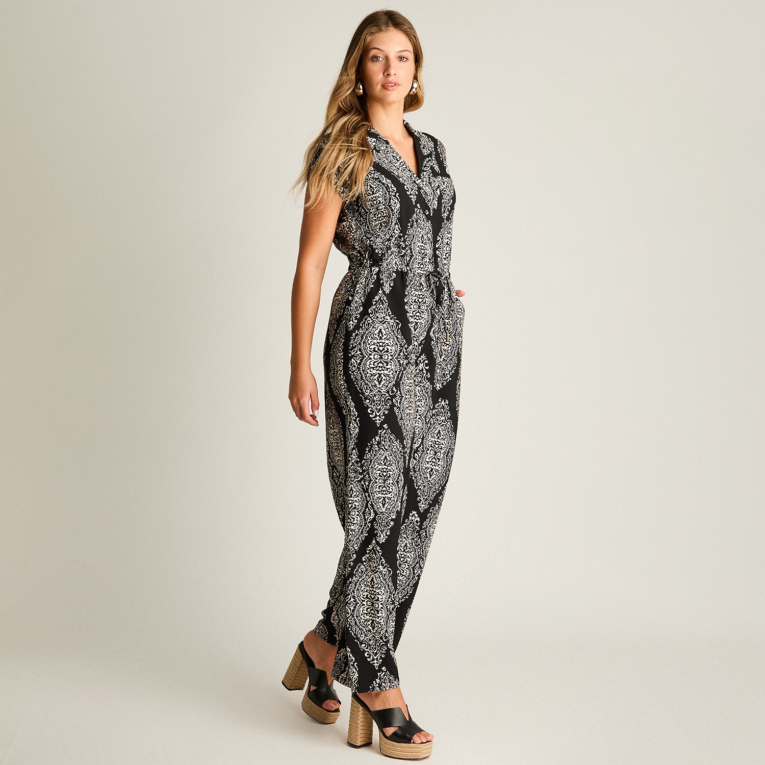 Enterito Negro Wide leg No Elasticado Calce Normal