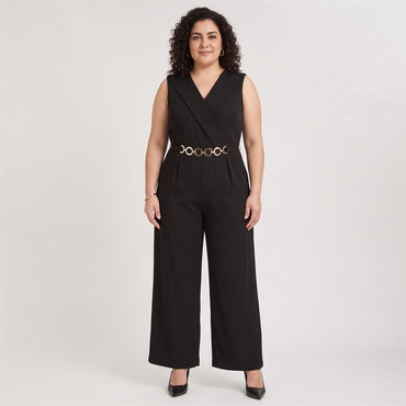 Enterito sin Mangas y Aplicación en Cintura Negro en modelo plus size