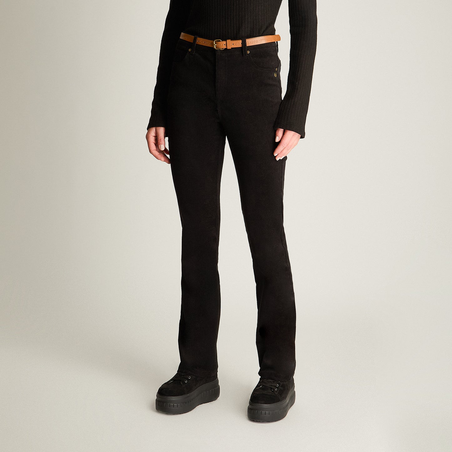 Pantalón De Cotele 5 Bolsillos Con Cinturón Negro