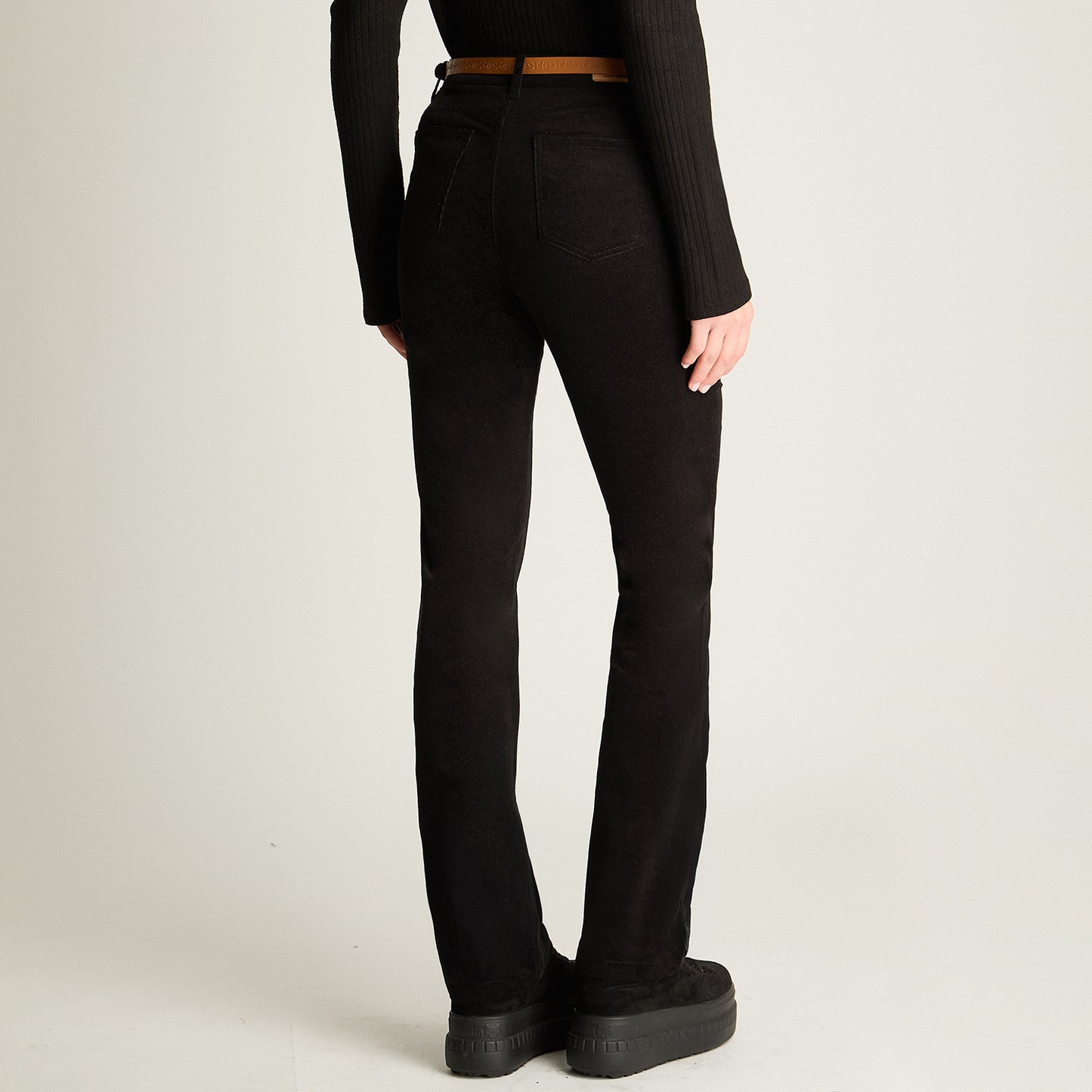 Pantalón De Cotele 5 Bolsillos Con Cinturón Negro