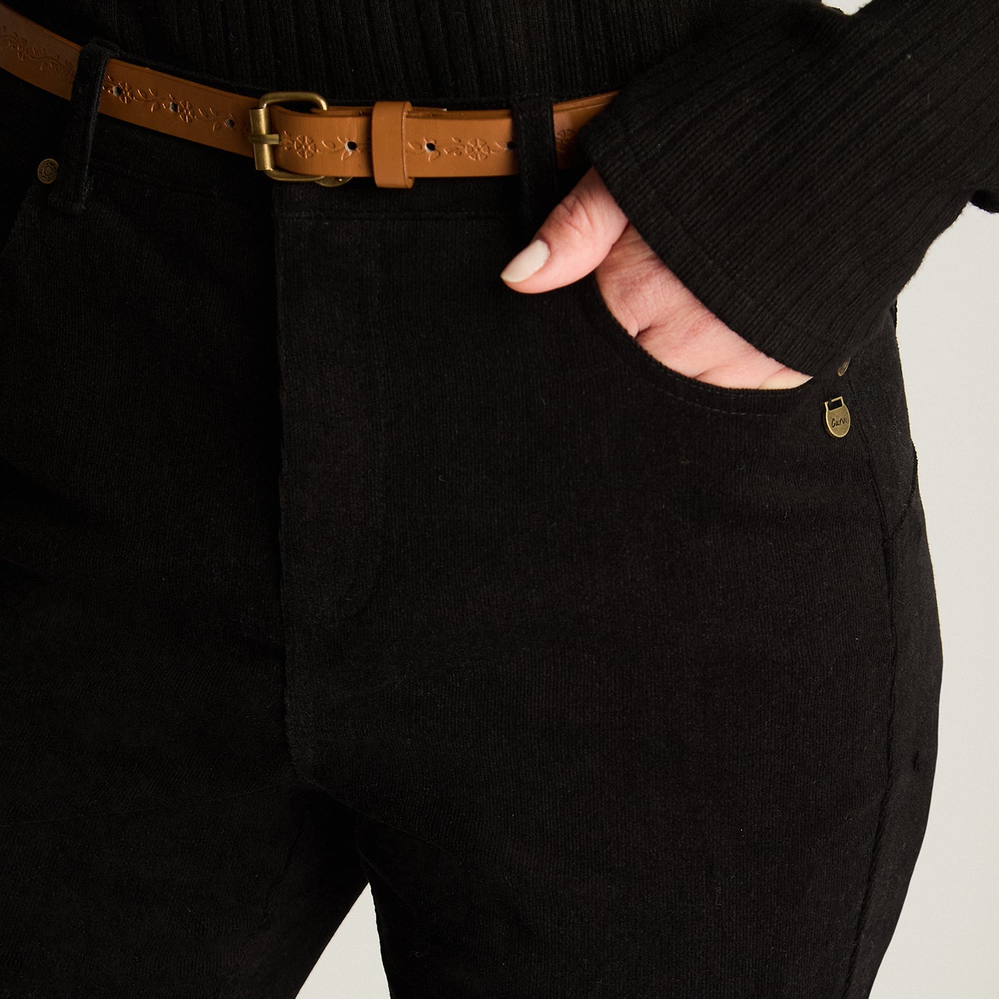 Pantalón De Cotele 5 Bolsillos Con Cinturón Negro
