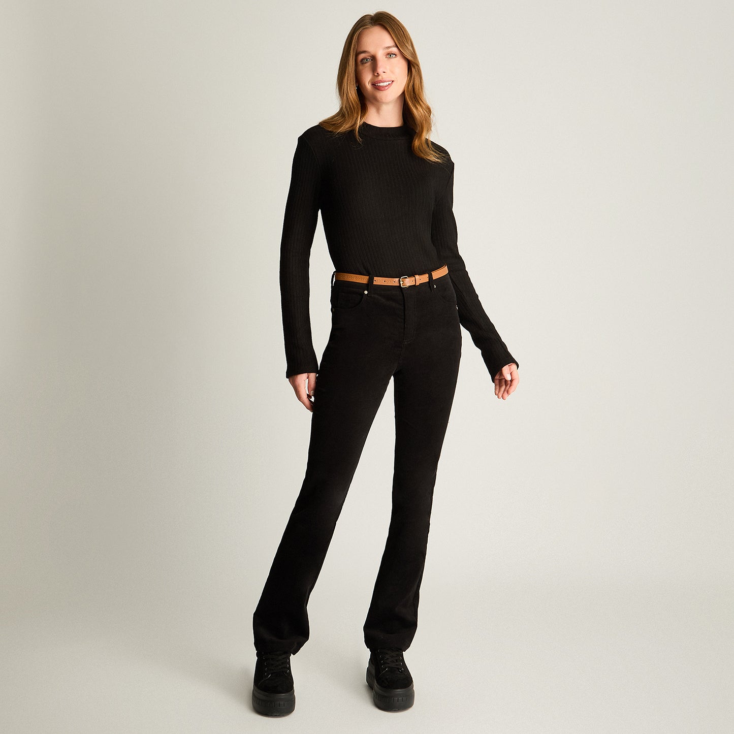 Pantalón De Cotele 5 Bolsillos Con Cinturón Negro