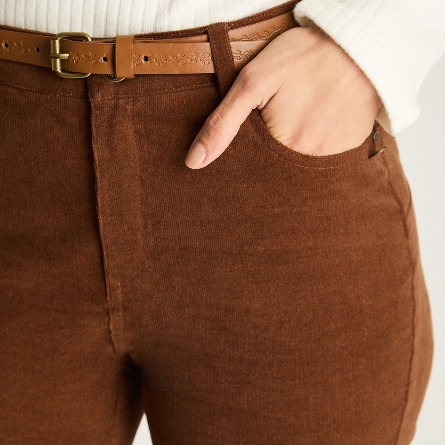 Pantalón De Cotele 5 Bolsillos Con Cinturón Café