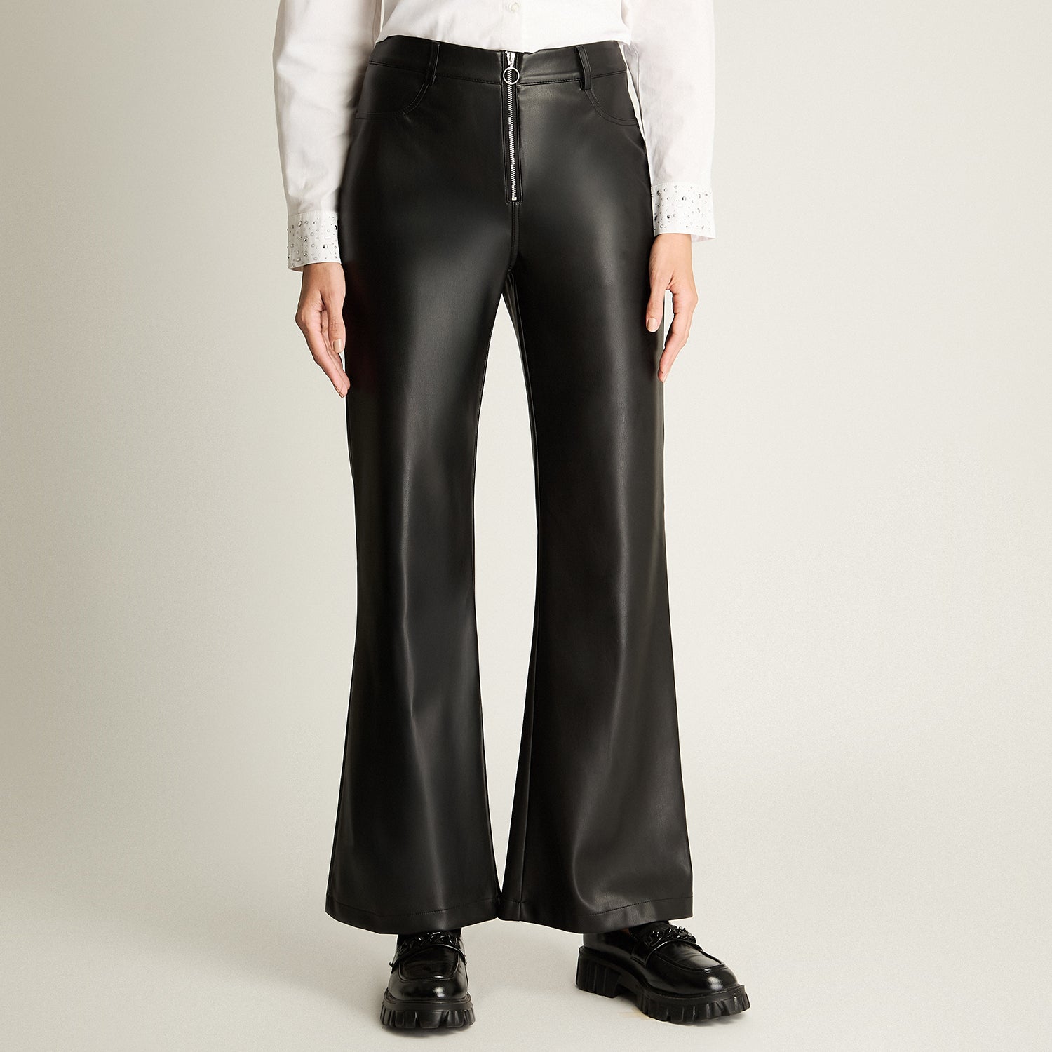 Pantalón Wide Leg Bolsillos Y Cierre Metalico Negro