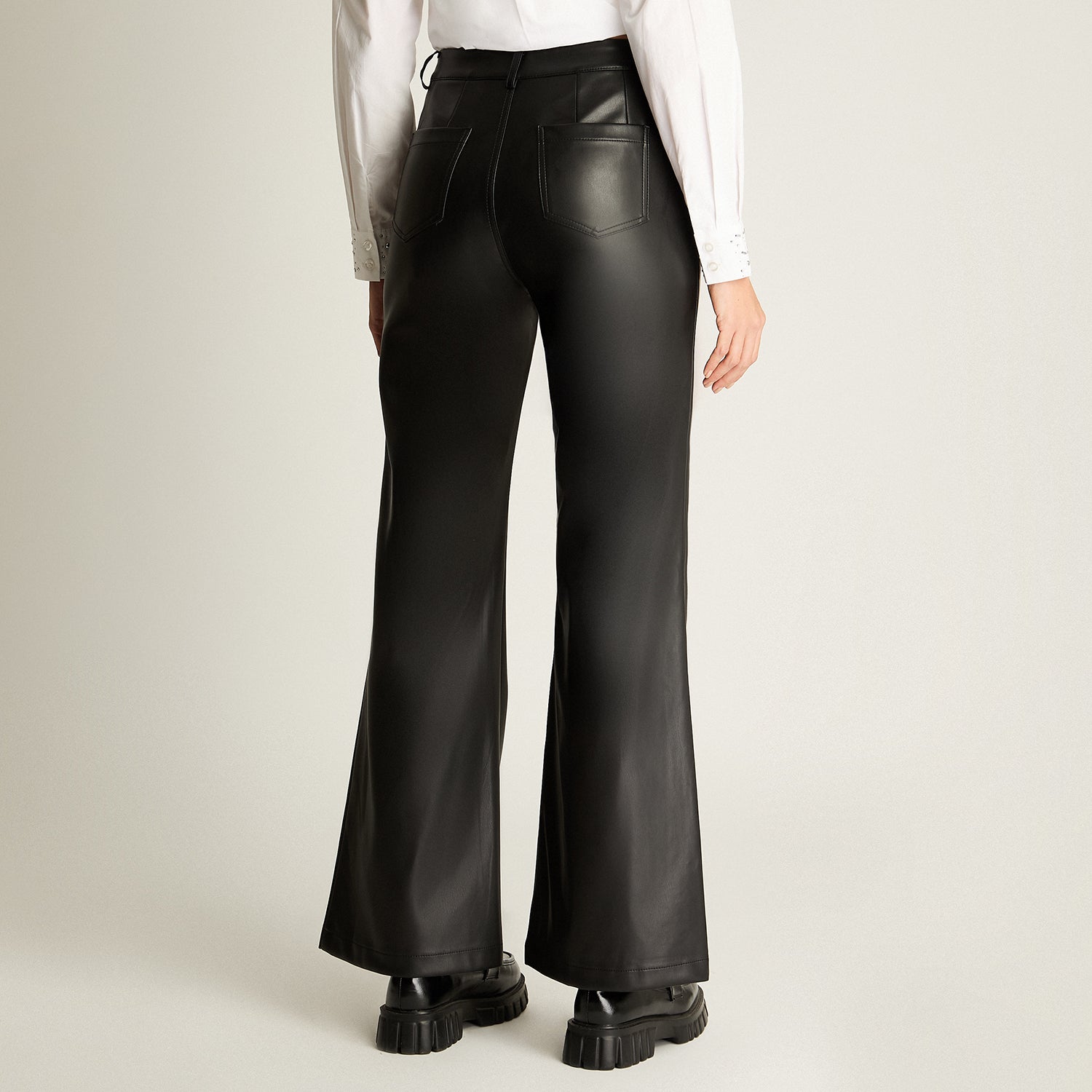 Pantalón Wide Leg Bolsillos Y Cierre Metalico Negro