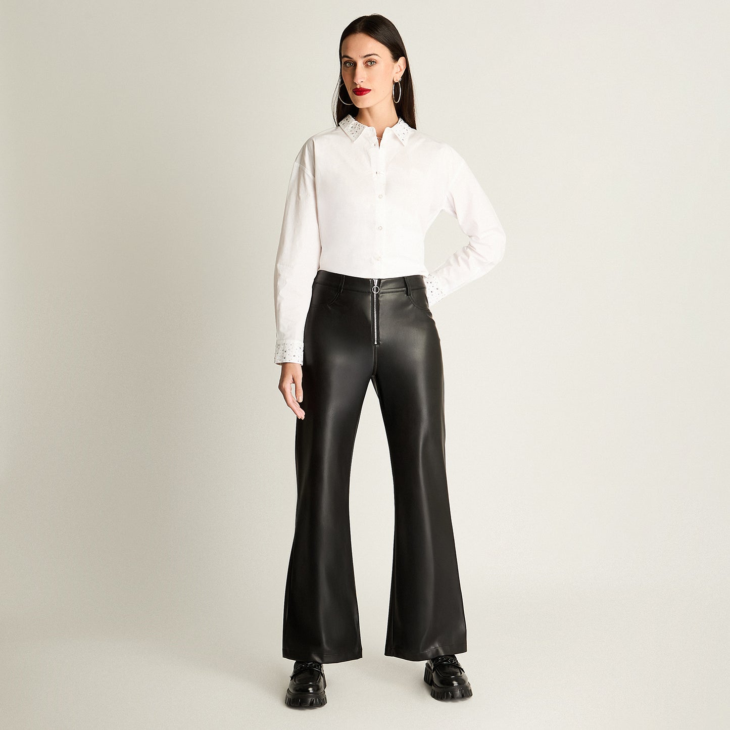 Pantalón Wide Leg Bolsillos Y Cierre Metalico Negro