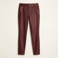 Pantalón Sport Burdeo Corte Slim en plano