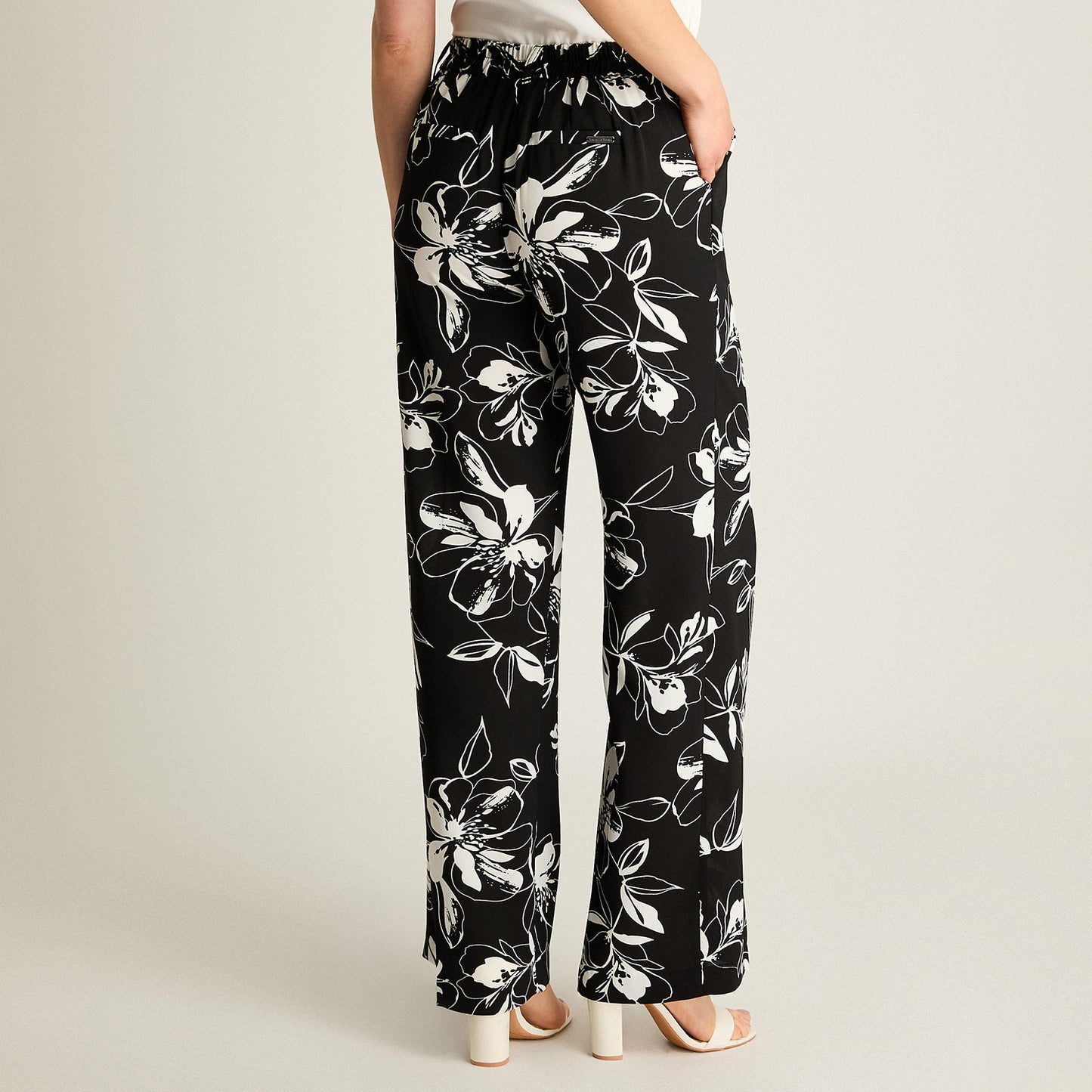Pantalón Casual Palazzo Negro Floral