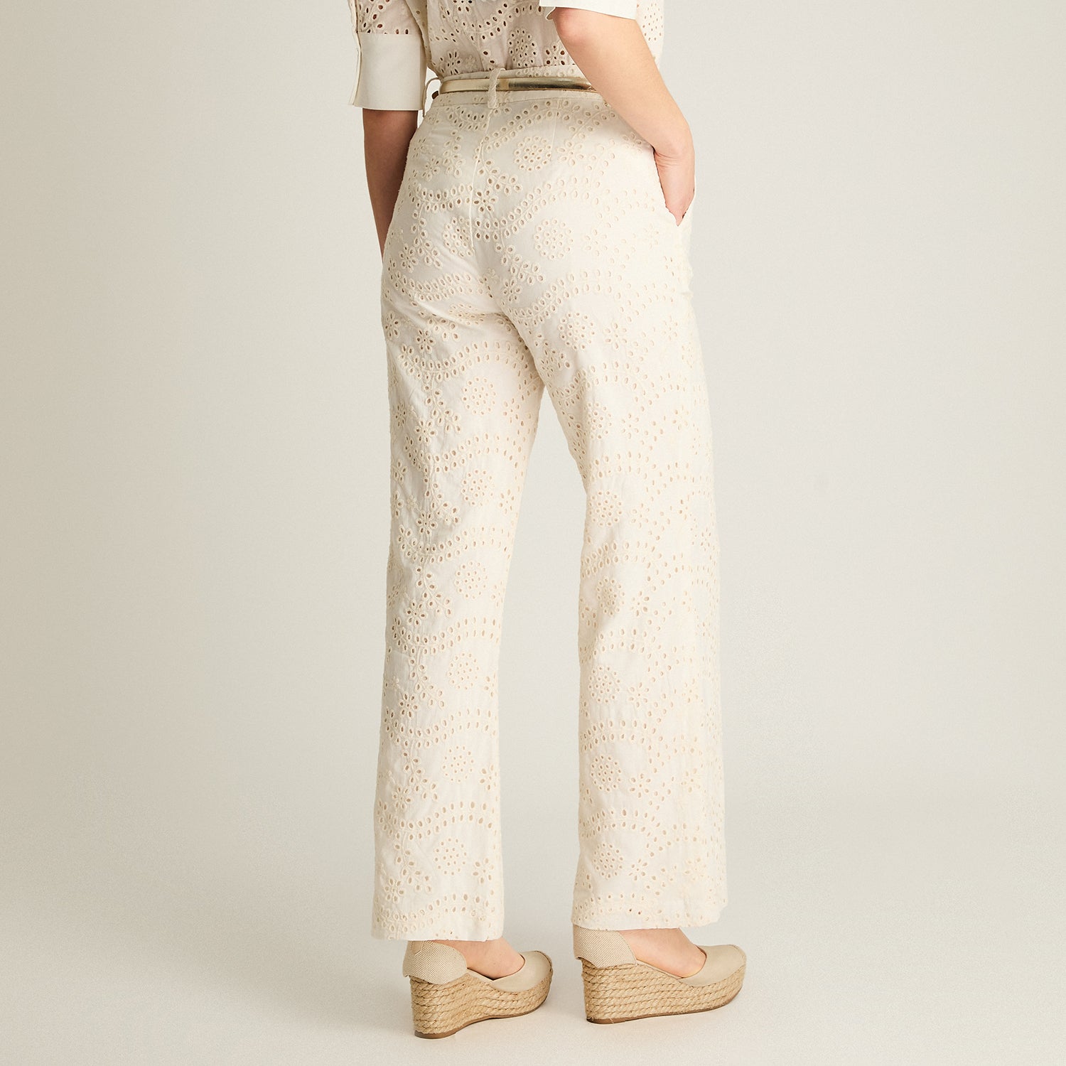 Pantalon Broderie Crudo Recto con Cinturón