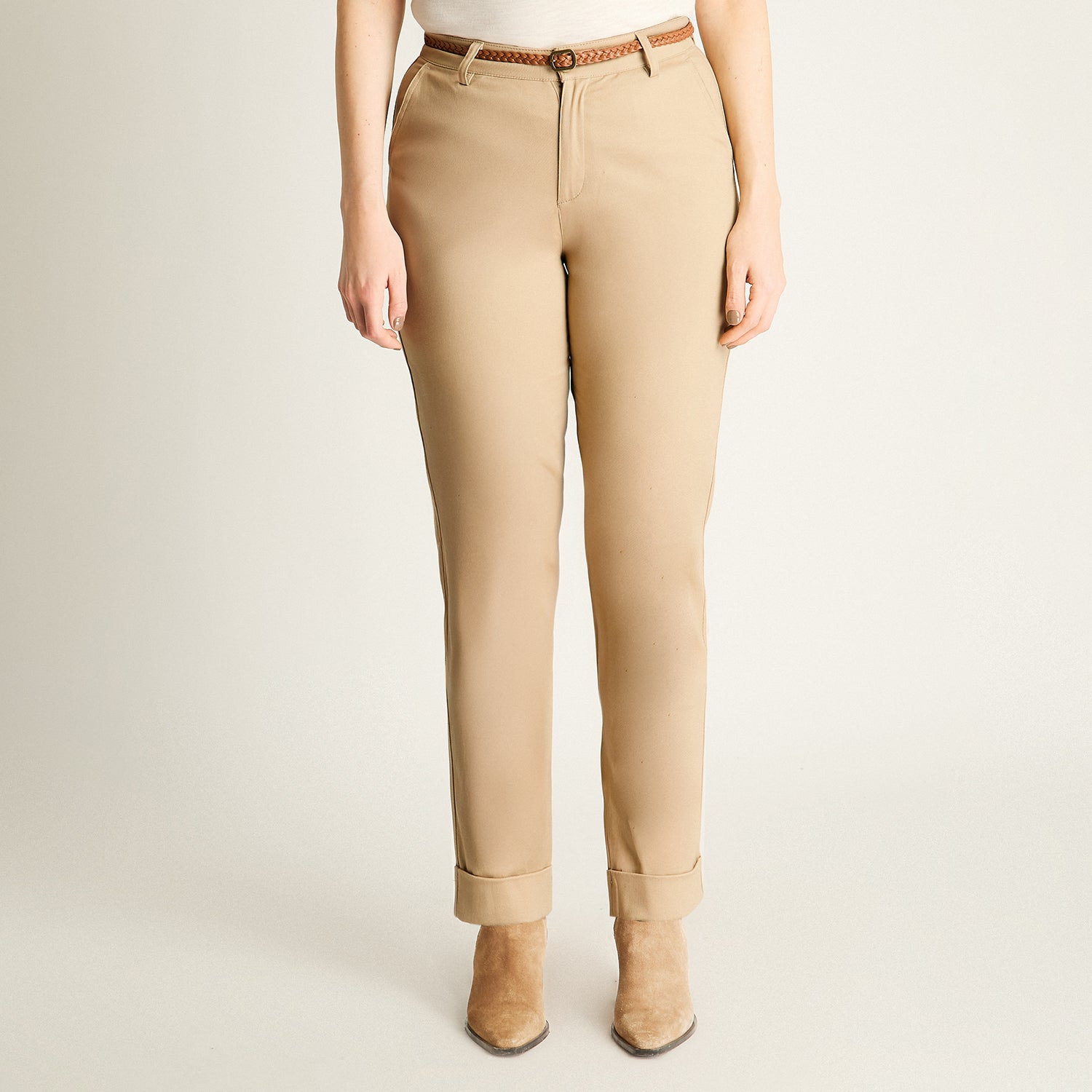 Pantalón Beige con Cinturón Trenzado
