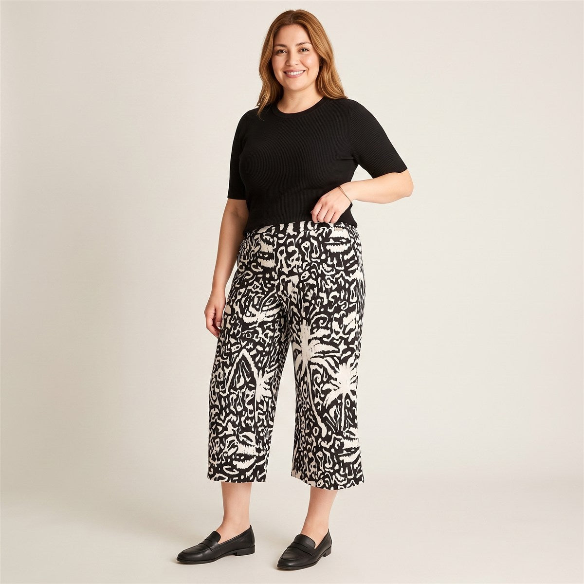 Pantalón Sport Negro Culotte Elasticidad Media Calce Holgado en modelo plus size