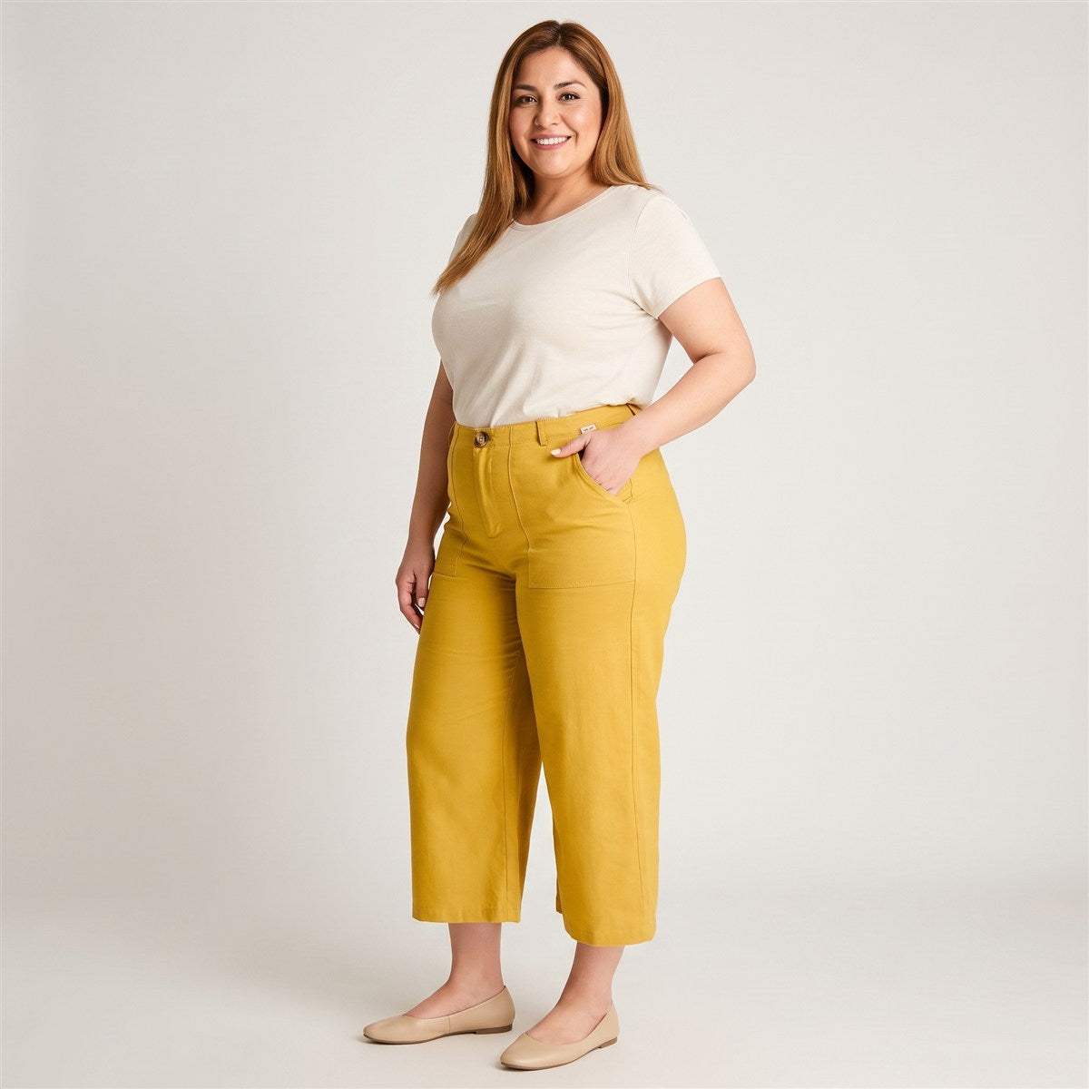Pantalón Mostaza Culotte No Elasticado Calce Normal en modelo plus size