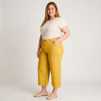 Pantalón Mostaza Culotte No Elasticado Calce Normal en modelo plus size