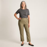 Pantalón Sport Verde Recto No Elasticado Calce Normal en modelo adulta