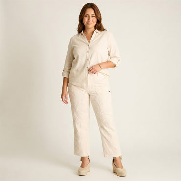 Pantalón Recto Arena Bordado con Bolsillos en modelo plus size
