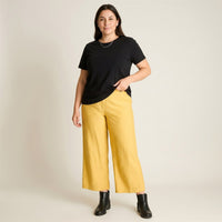 Pantalón Culotte Mostaza con Bolsillos Con Elástico en Cintrura en modelo plus size