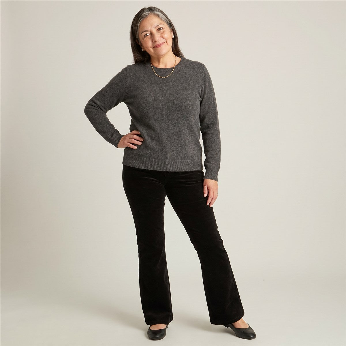 PantalÃ³n Negro CotelÃ© Corte Flare en modelo adulta