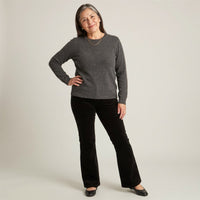 PantalÃ³n Negro CotelÃ© Corte Flare en modelo adulta