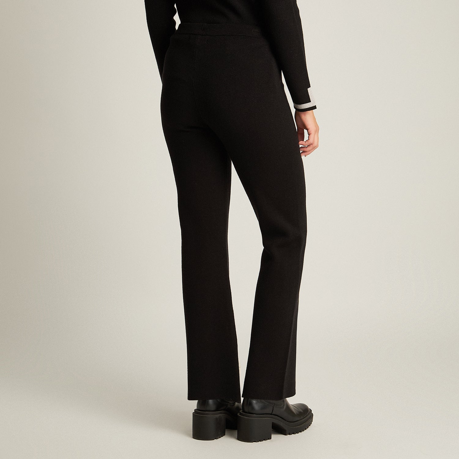 Pantalon Sport Negro Elasticidad Media Sin Forro Calce Normal Tela Tejido