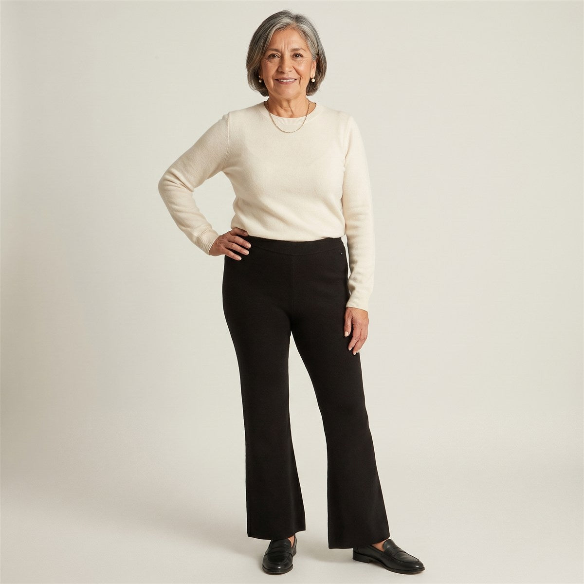 Pantalón Negro Flare Tejido en modelo adulta