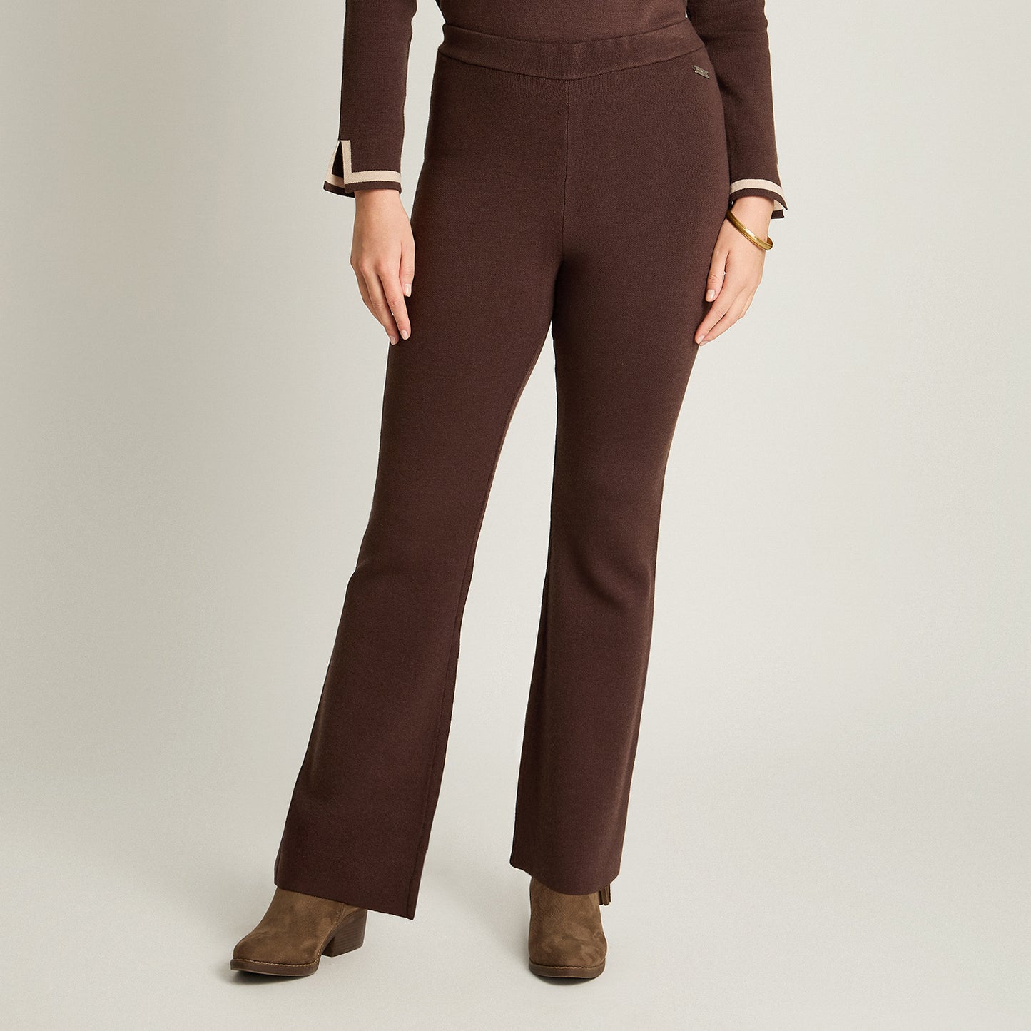 Pantalon Sport Cafe Elasticidad Media Sin Forro Calce Normal Tela Tejido