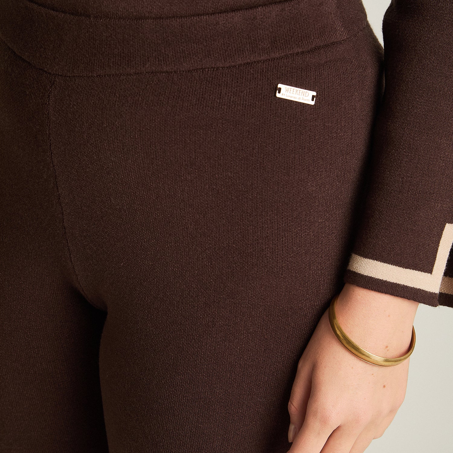 Pantalon Sport Cafe Elasticidad Media Sin Forro Calce Normal Tela Tejido