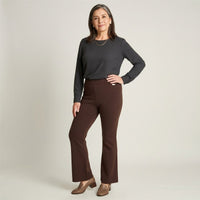 Pantalón Café Flare Tejido en modelo adulta