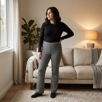 Pantalón Gris con Estampado Geométrico Clásico Corte Flare Tejido lifestyle