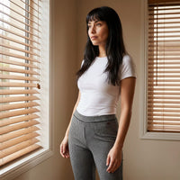 Pantalón Gris con Estampado Geométrico Clásico Corte Flare Tejido lifestyle