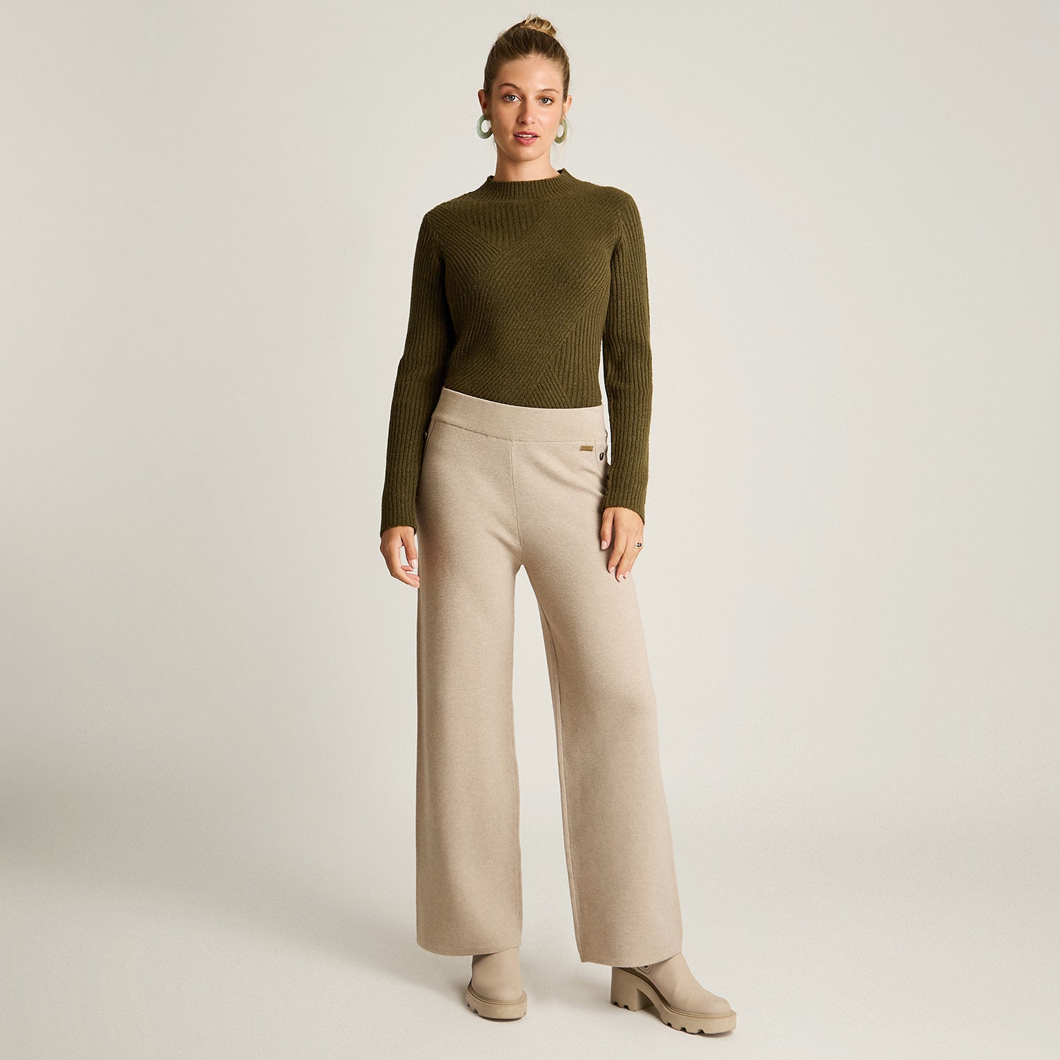 Pantalon Sport Beige Elasticidad Media Sin Forro Calce Normal Tela Tejido