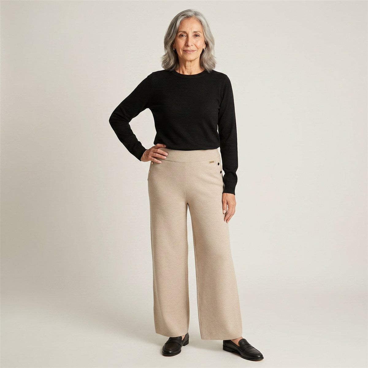PantalÃ³n Tejido Beige Wide Leg en modelo adulta