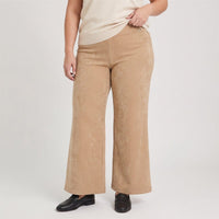 Pantalón Sport Palazzo de Suede Camel en modelo plus size