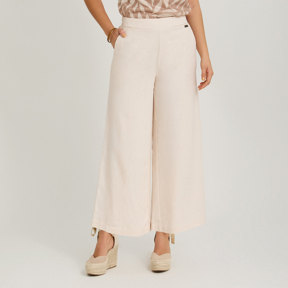 Pantalón Sport Culotte de Lino con Cinturón Beige
