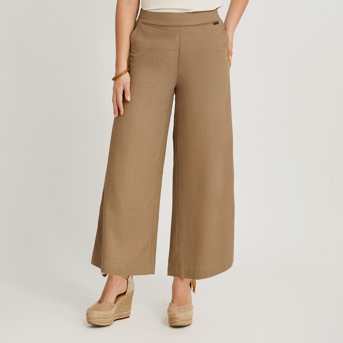 Pantalón Sport Culotte de Lino con Cinturón Taupe