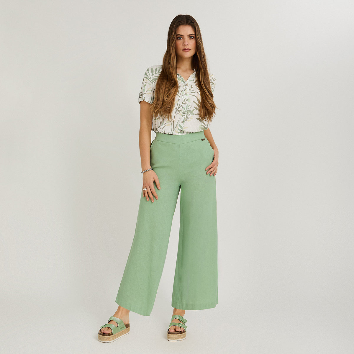 Pantalón Sport Culotte de Lino con Cinturón Verde
