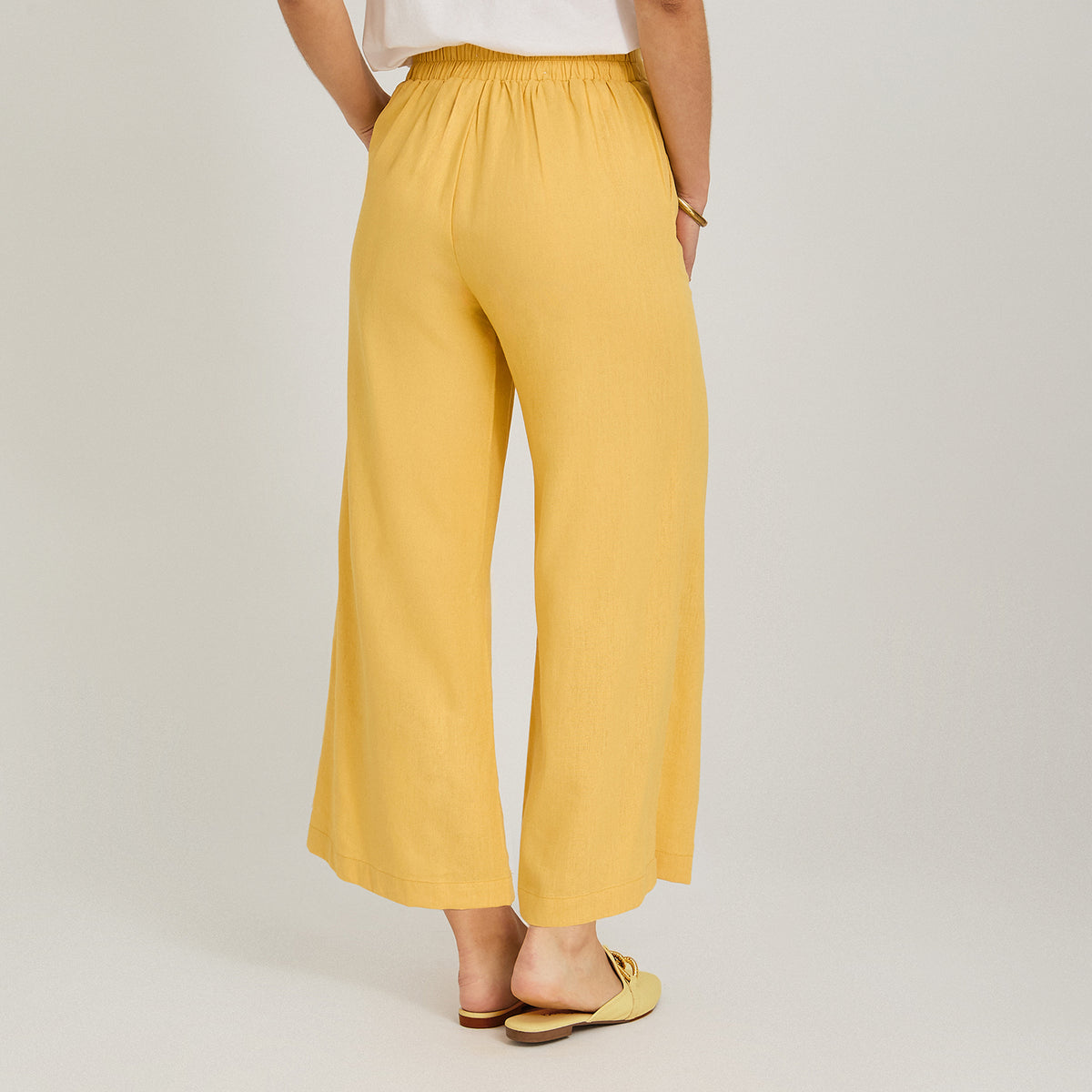 Pantalón Sport Culotte de Lino con Cinturón Mostaza