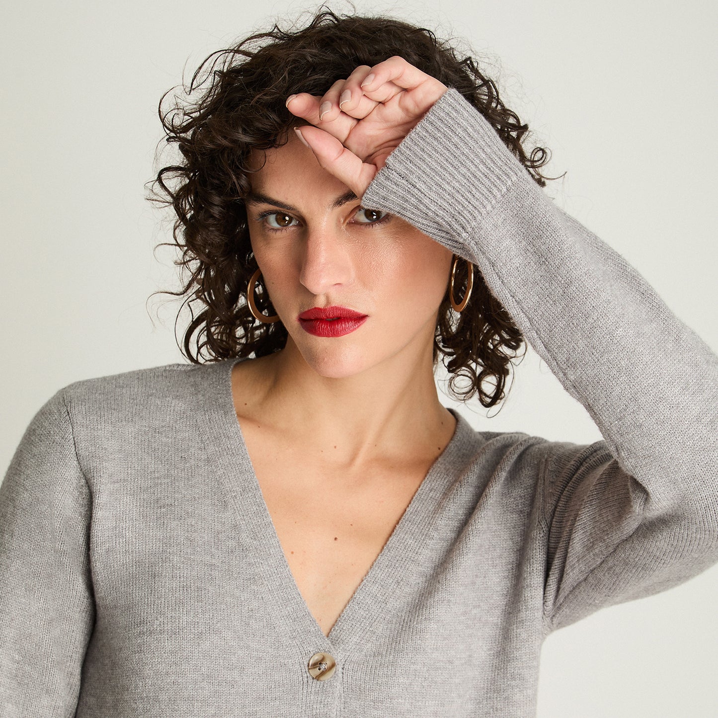 Cardigan Cuello V Básico Gris Curvi