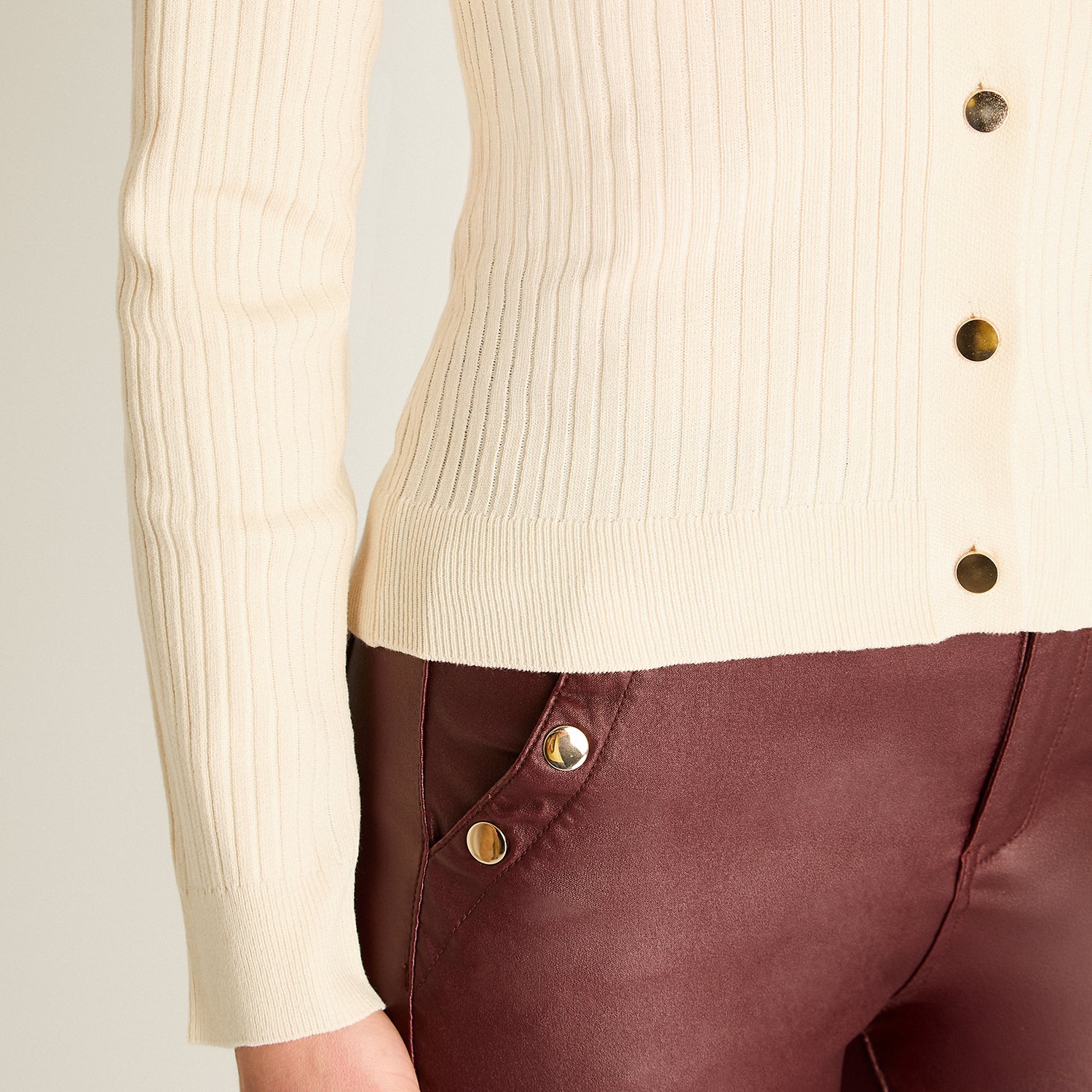 Cardigan Arena con Ribete Contraste