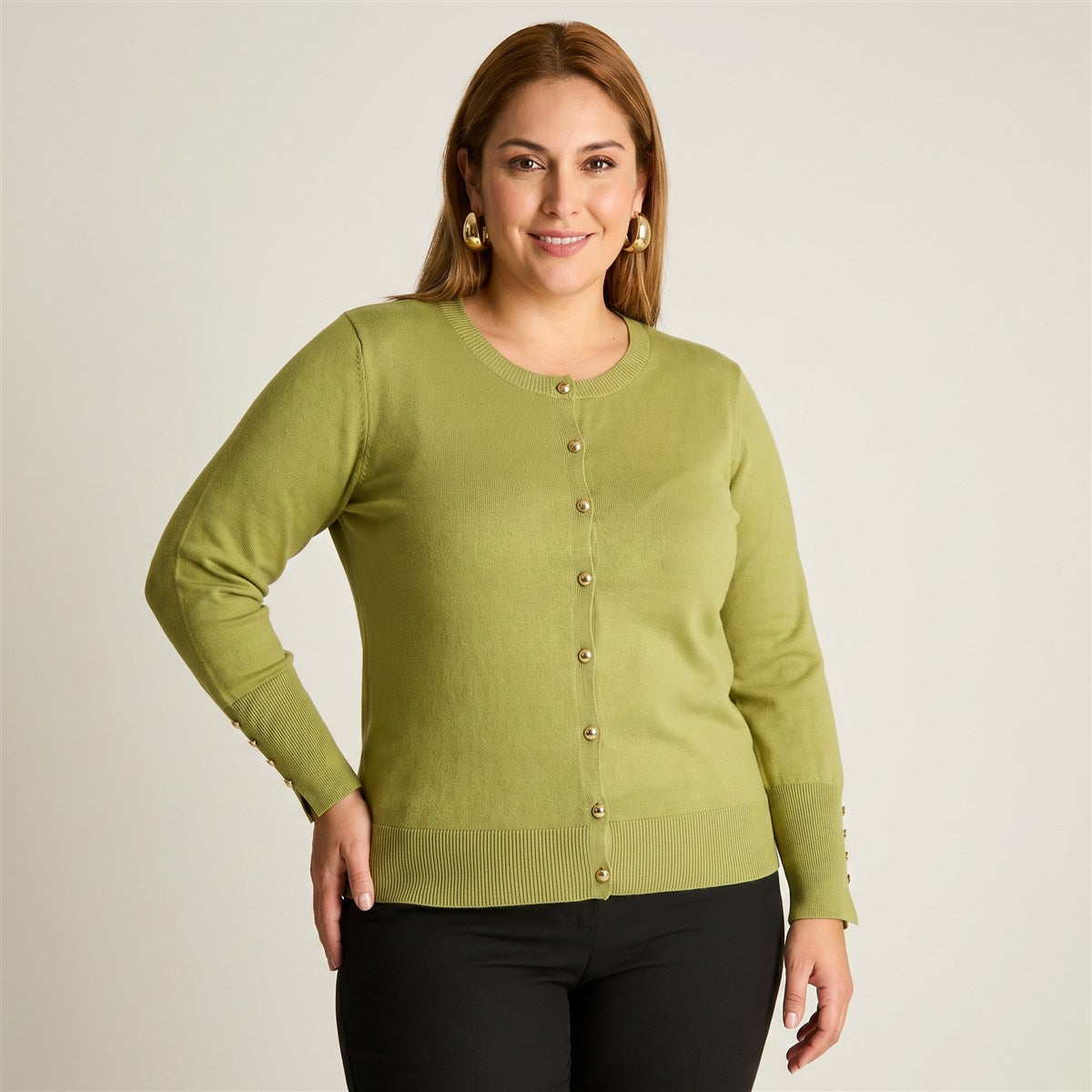 Cardigan Pistacho Cuello Redondo con Botones en modelo plus size