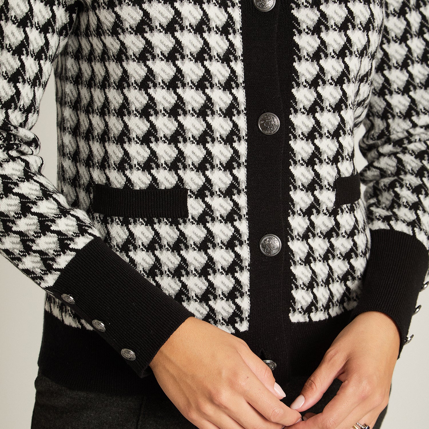 Cardigan Blanco Manga Larga Elasticidad Media Sin Forro Calce Normal Tela Tejido