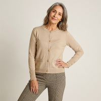 Cardigan Arena con Botones Dorados en Tejido en modelo adulta