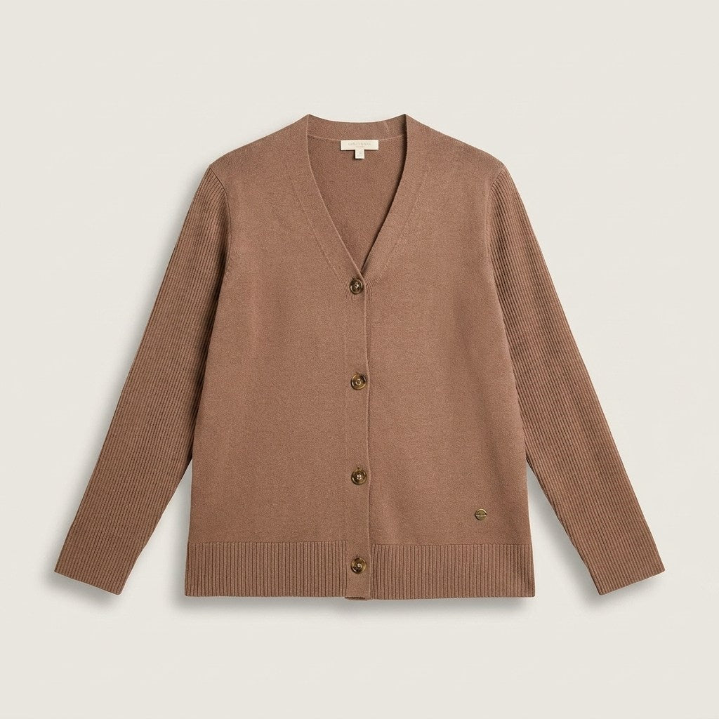 Cardigan Taupe Escote V con Botones Carey en plano