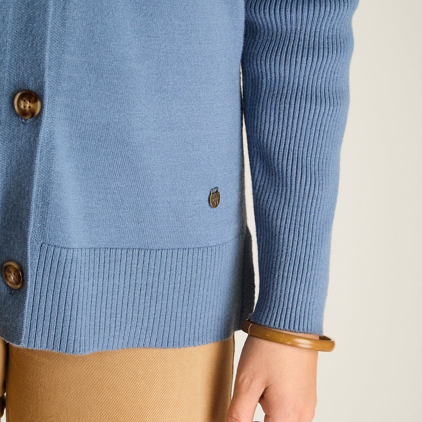 Cardigan Indigo Manga Larga Elasticidad Baja Sin Forro Calce Normal Tela Tejido