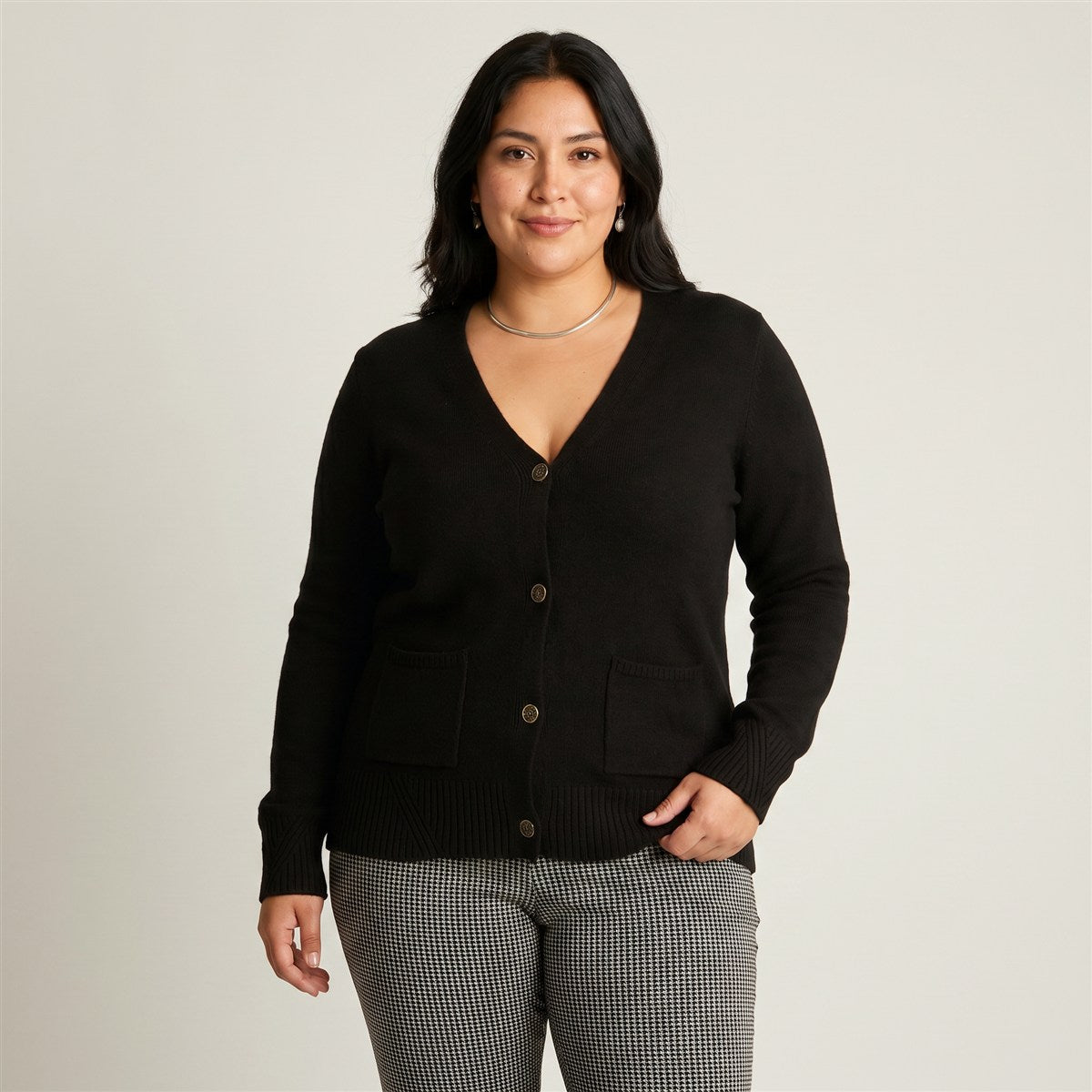Cardigan Negro Manga Larga en modelo plus size