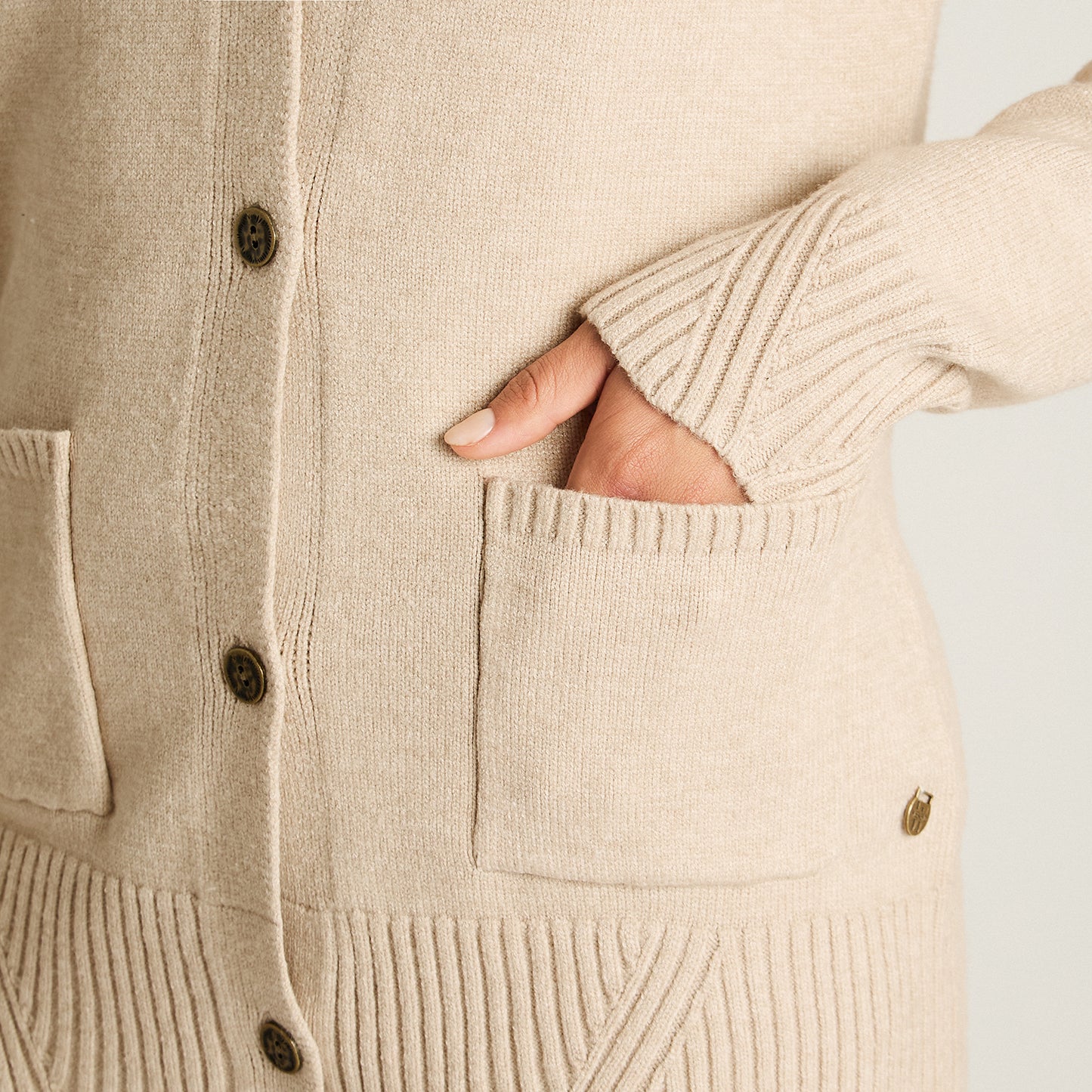 Cardigan Beige Manga Larga Elasticidad Media Sin Forro Calce Normal Tela Tejido