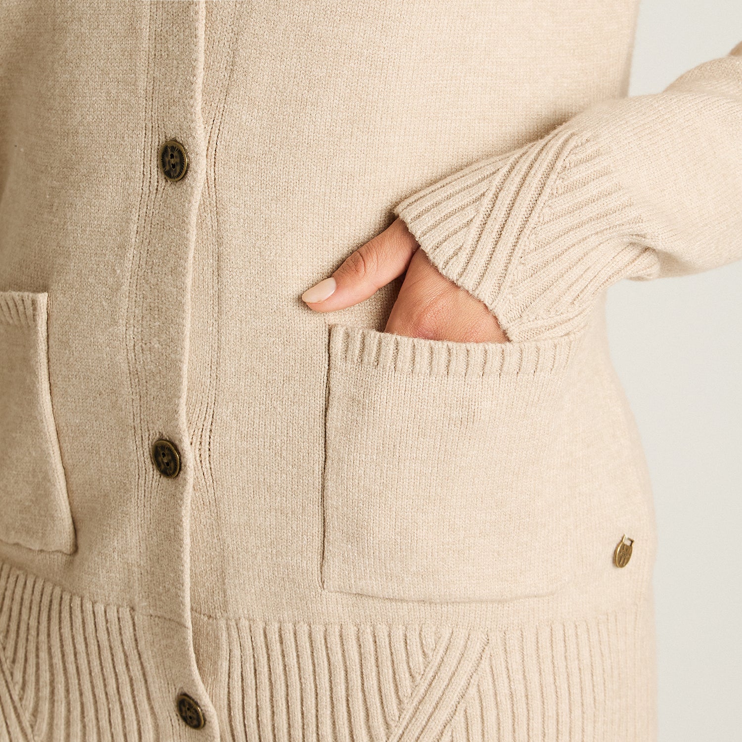 Cardigan Beige Manga Larga Elasticidad Media Sin Forro Calce Normal Tela Tejido