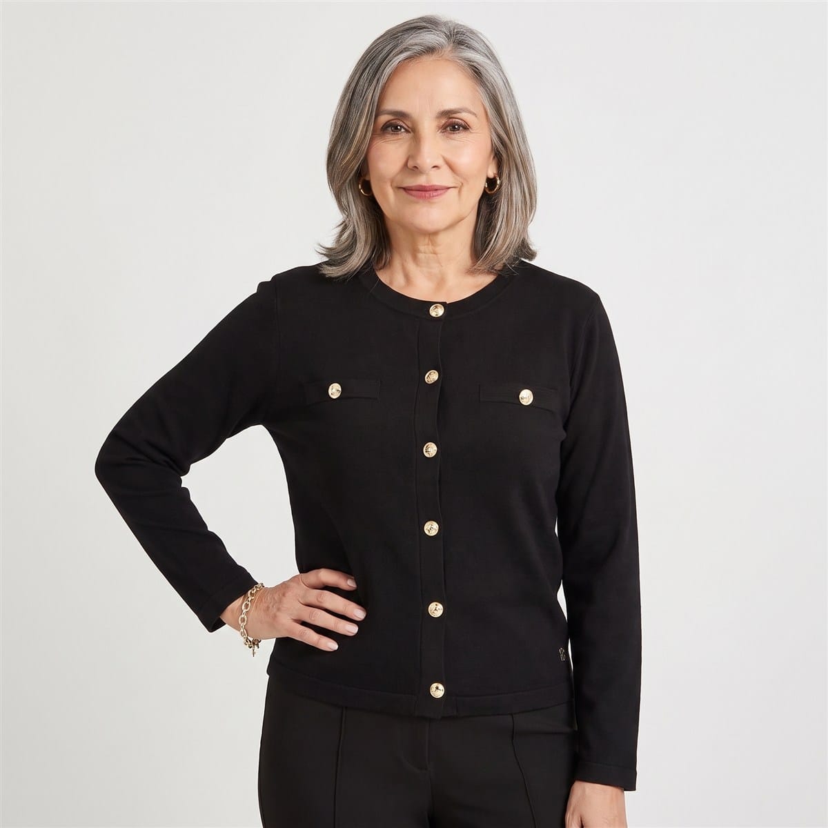 Cardigan Escote Redondo con Bolsillos Falsos Negro en modelo adulta