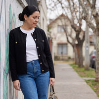 Cardigan Escote Redondo con Bolsillos Falsos Negro lifestyle