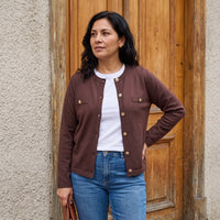 Cardigan Escote Redondo con Bolsillos Falsos Café lifestyle